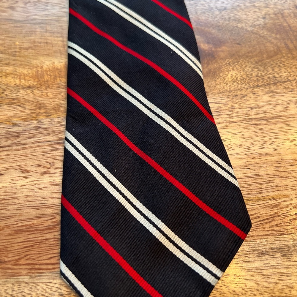Classic Black Red Striped Silk Tie - Picture 5 of 9